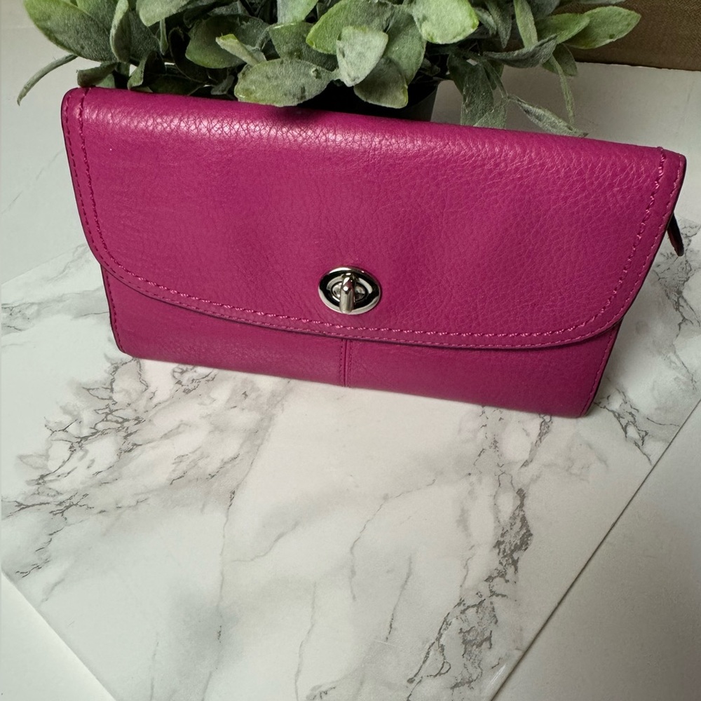 Genuine Leather Wallet Pink unbranded with lots of compartments.